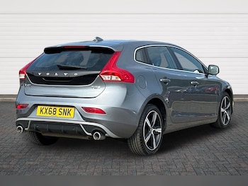 Used Volvo V40 2018 for sale - 79245382: Photo