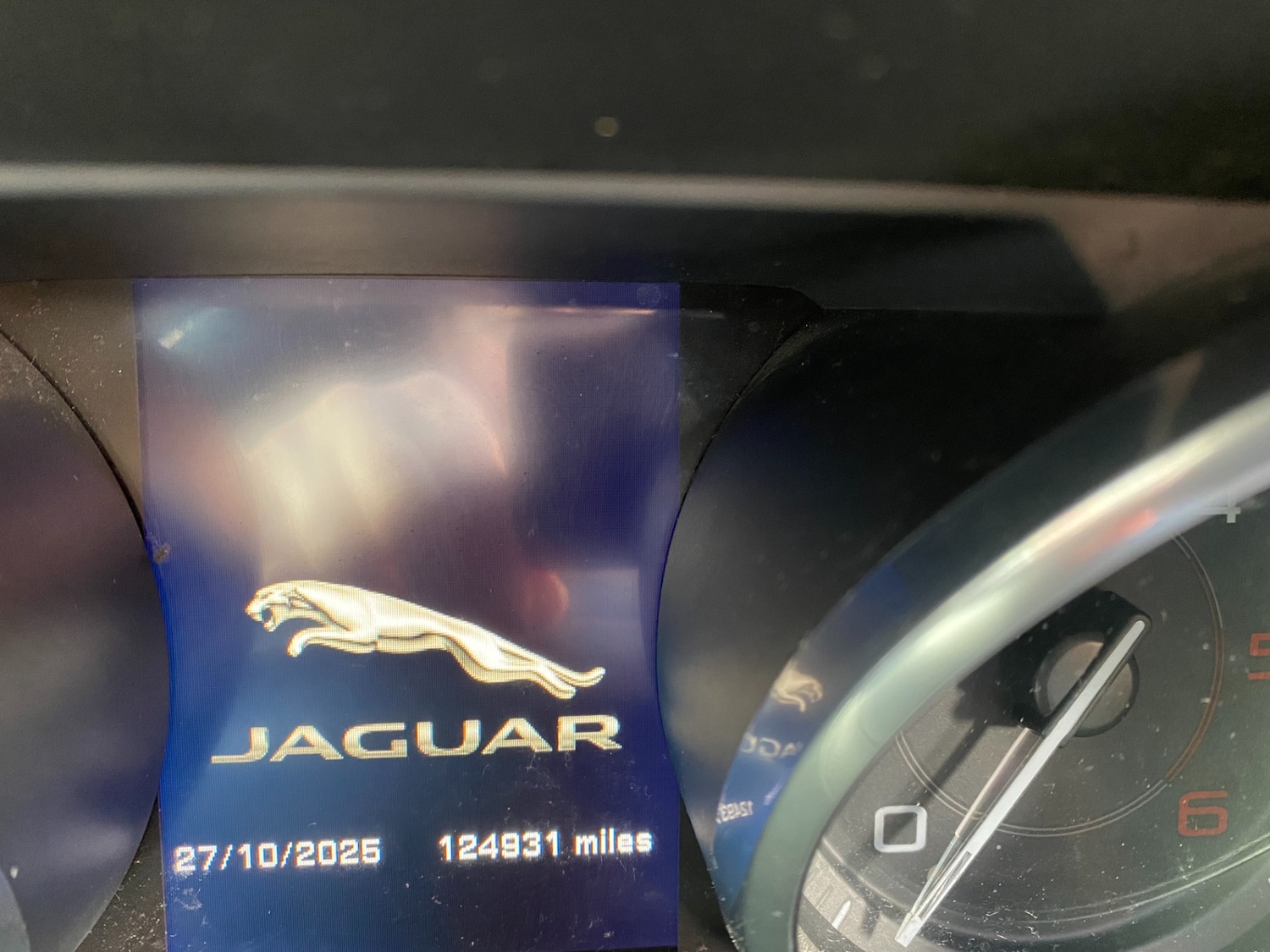 Used Jaguar XE 2015 for sale - 76382604: Photo 5