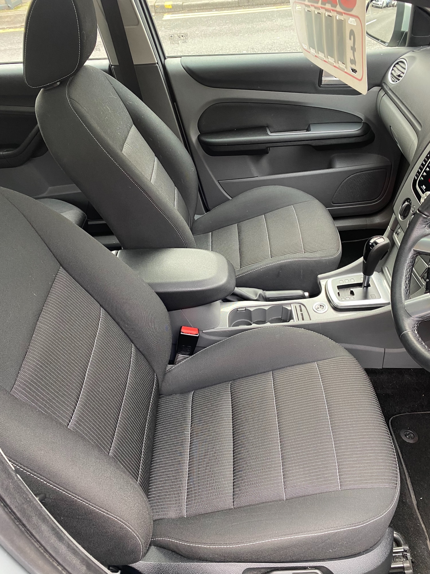 Used Ford Focus 2010 for sale - 76904920: Photo 8