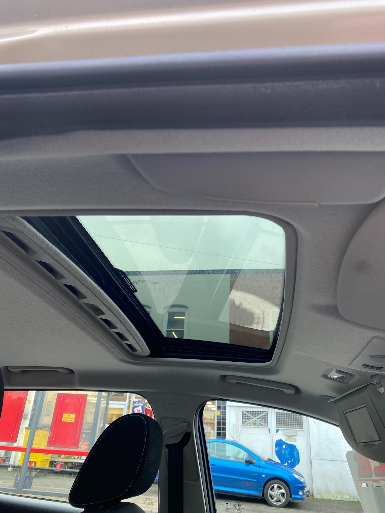 Used Ford Focus 2010 for sale - 76904920: Photo 9