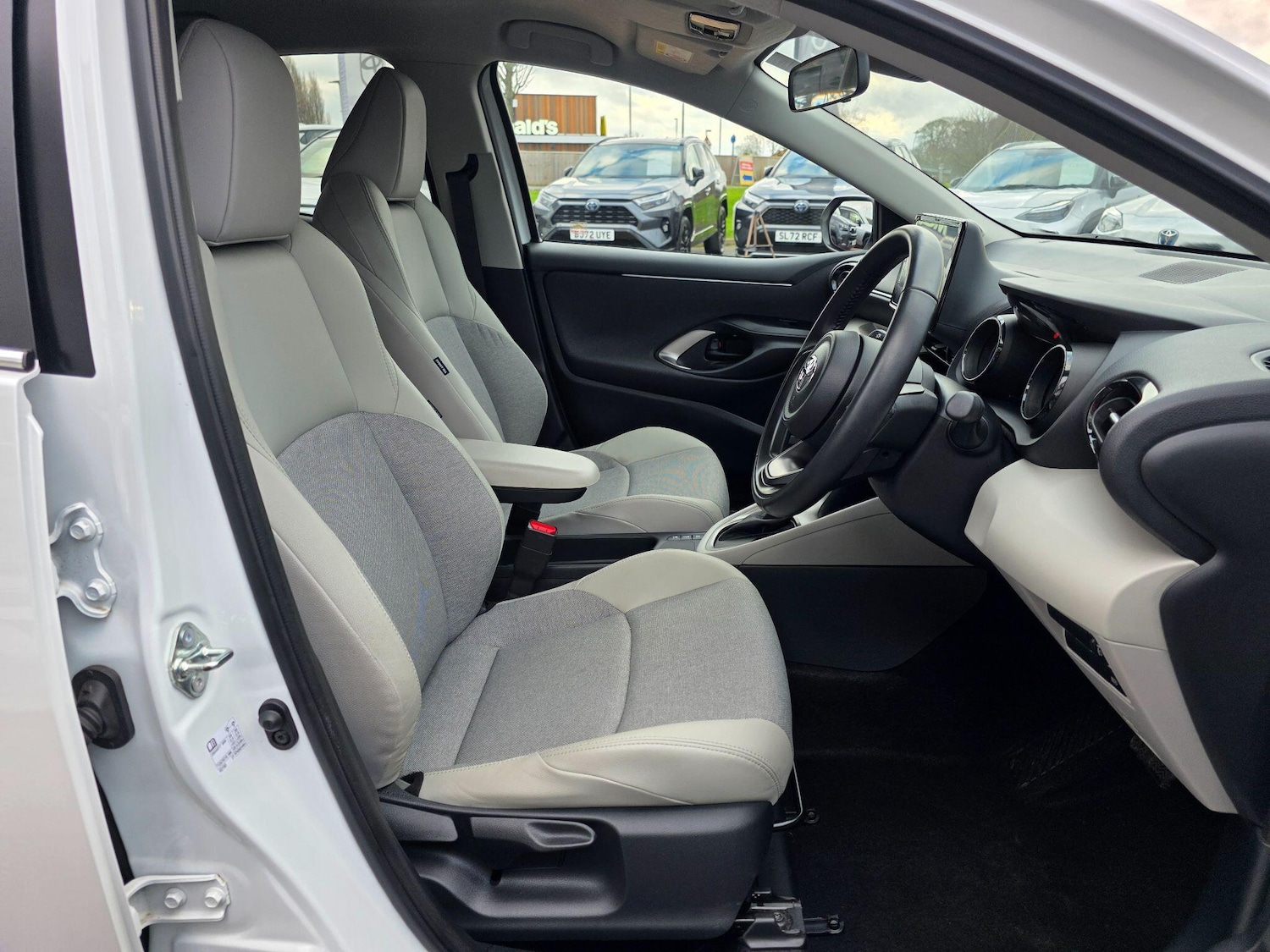 Used Toyota Yaris 2022 for sale - 77314605: Photo 13