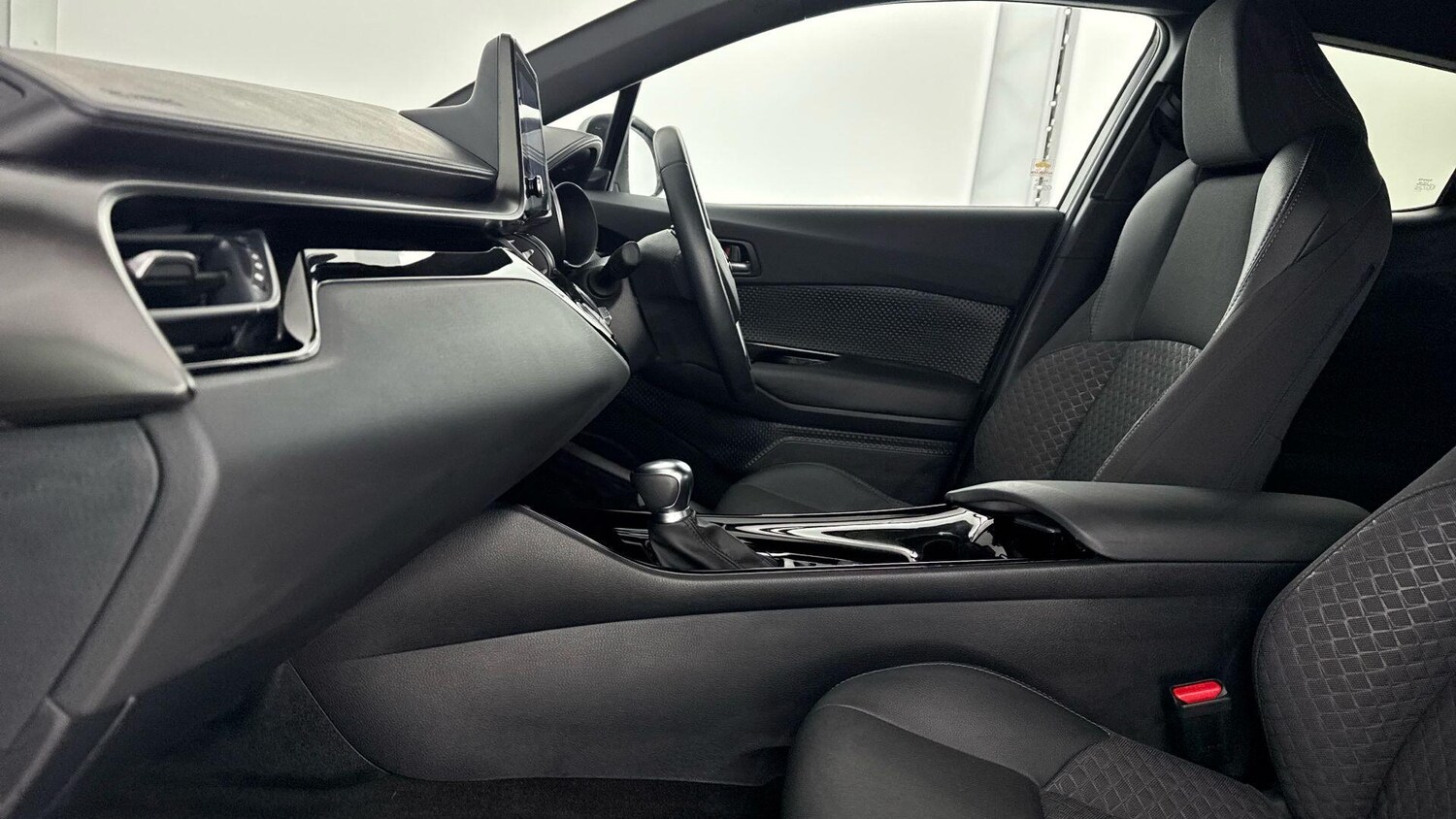 Used Toyota C-HR 2023 for sale - 77709598: Photo 12