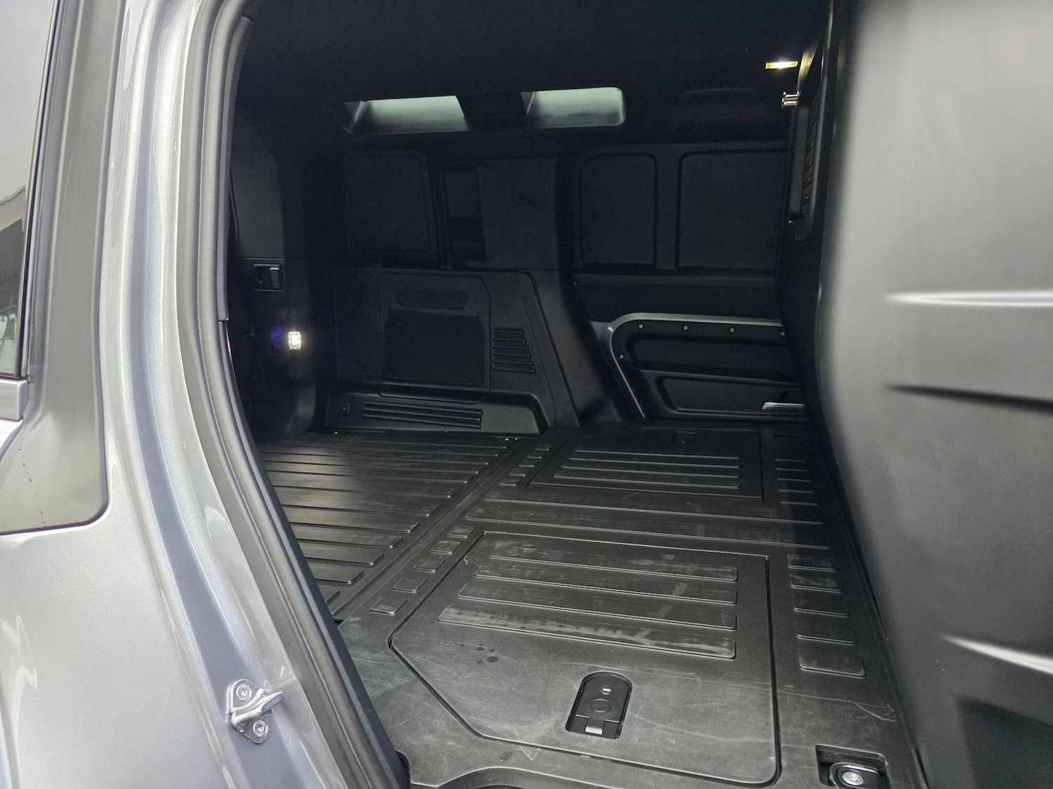 Used Land Rover Defender 110 for sale - 78215103: Photo 13