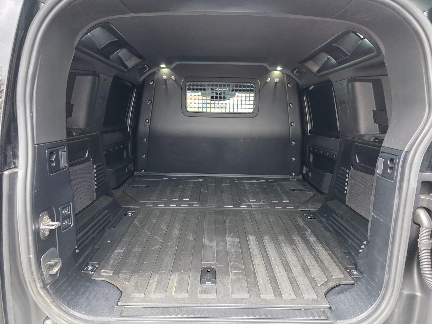 Used Land Rover Defender 110 for sale - 78215103: Photo 14