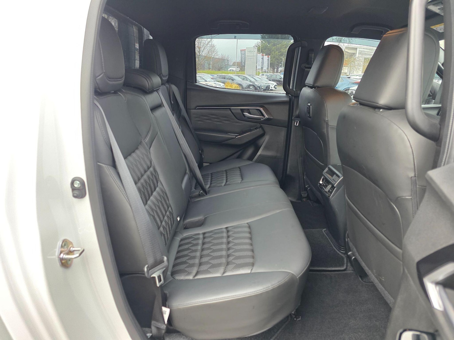 Used Isuzu D-Max 2024 for sale - 77039930: Photo 13