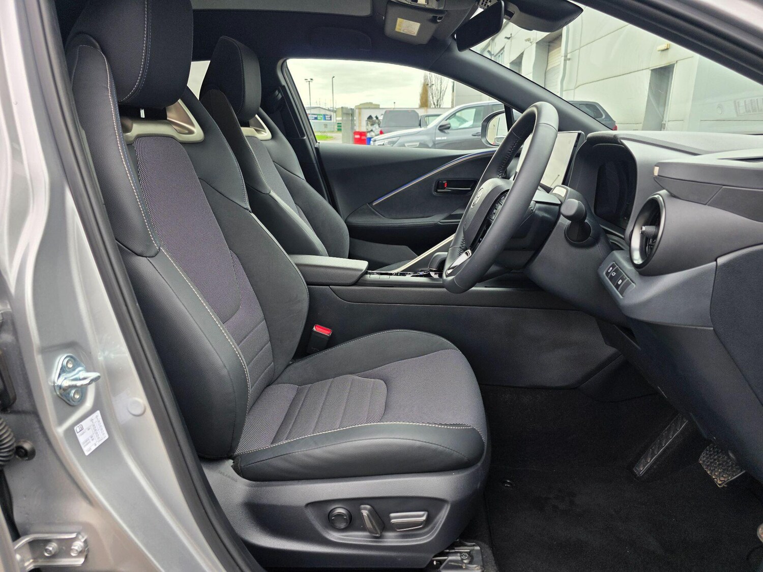 Used Toyota C-HR 2025 for sale - 77710216: Photo 13