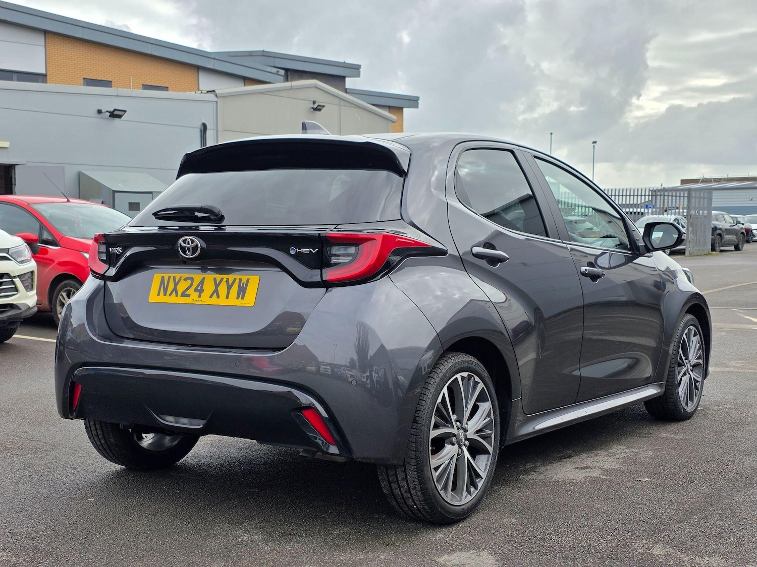 Used Toyota Yaris 2024 for sale - 77710360: Photo 2