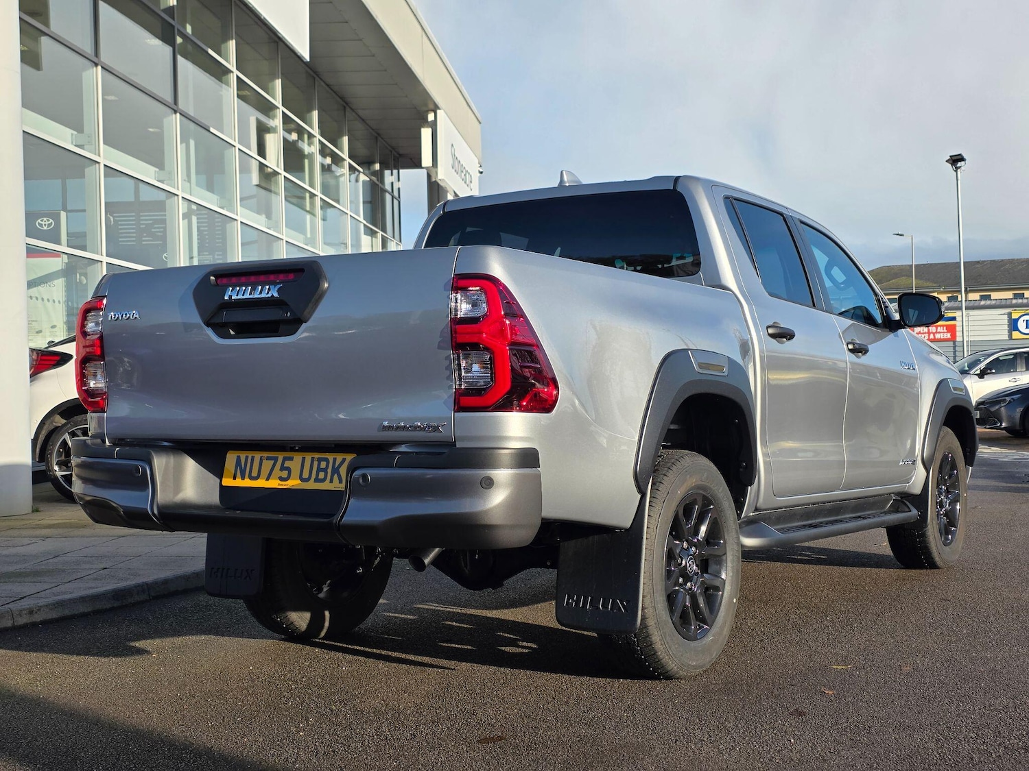Used Toyota Hilux 2025 for sale - 76701254: Photo 2