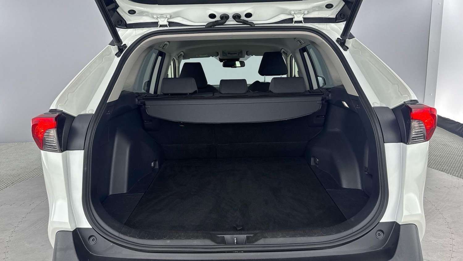 Used Toyota RAV4 2022 for sale - 76865671: Photo 16