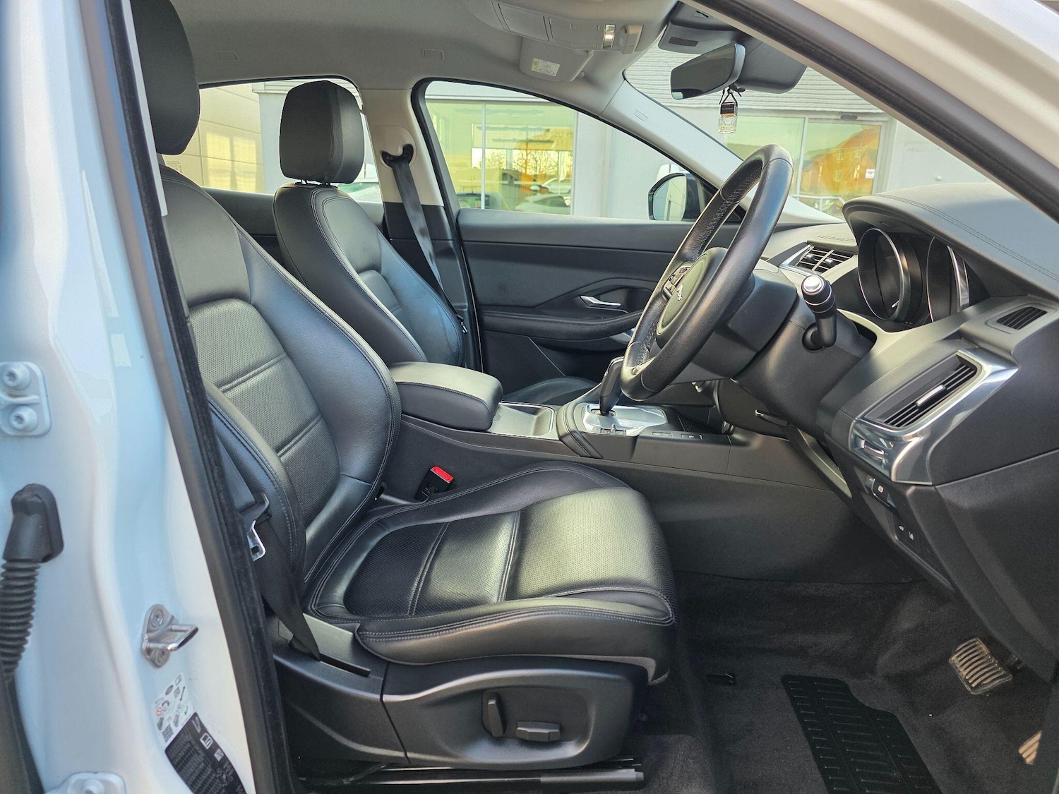 Used Jaguar E-Pace 2019 for sale - 76975559: Photo 11