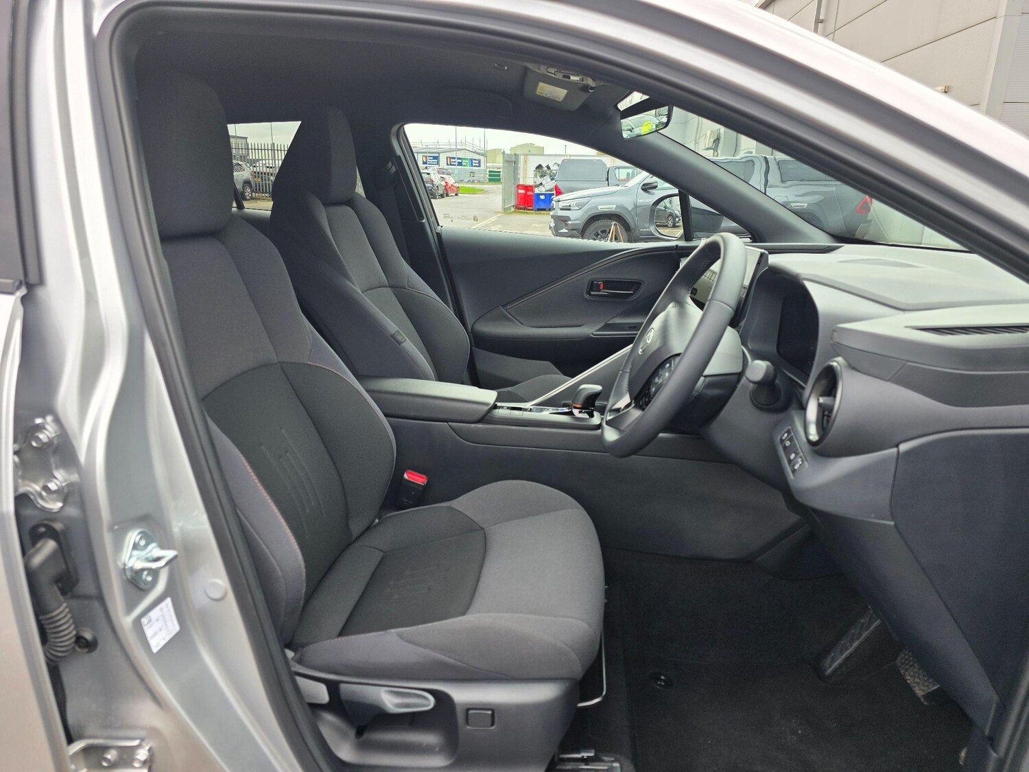 Used Toyota C-HR 2025 for sale - 77710245: Photo 13