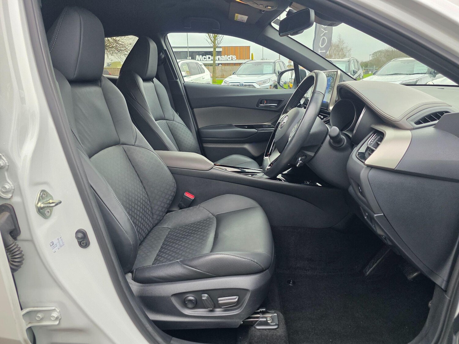 Used Toyota C-HR 2023 for sale - 77537930: Photo 13