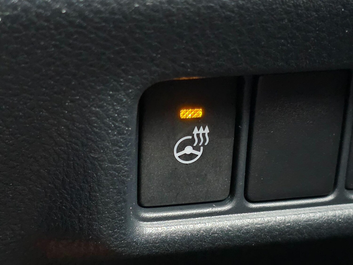 Used Toyota C-HR 2023 for sale - 77537930: Photo 24