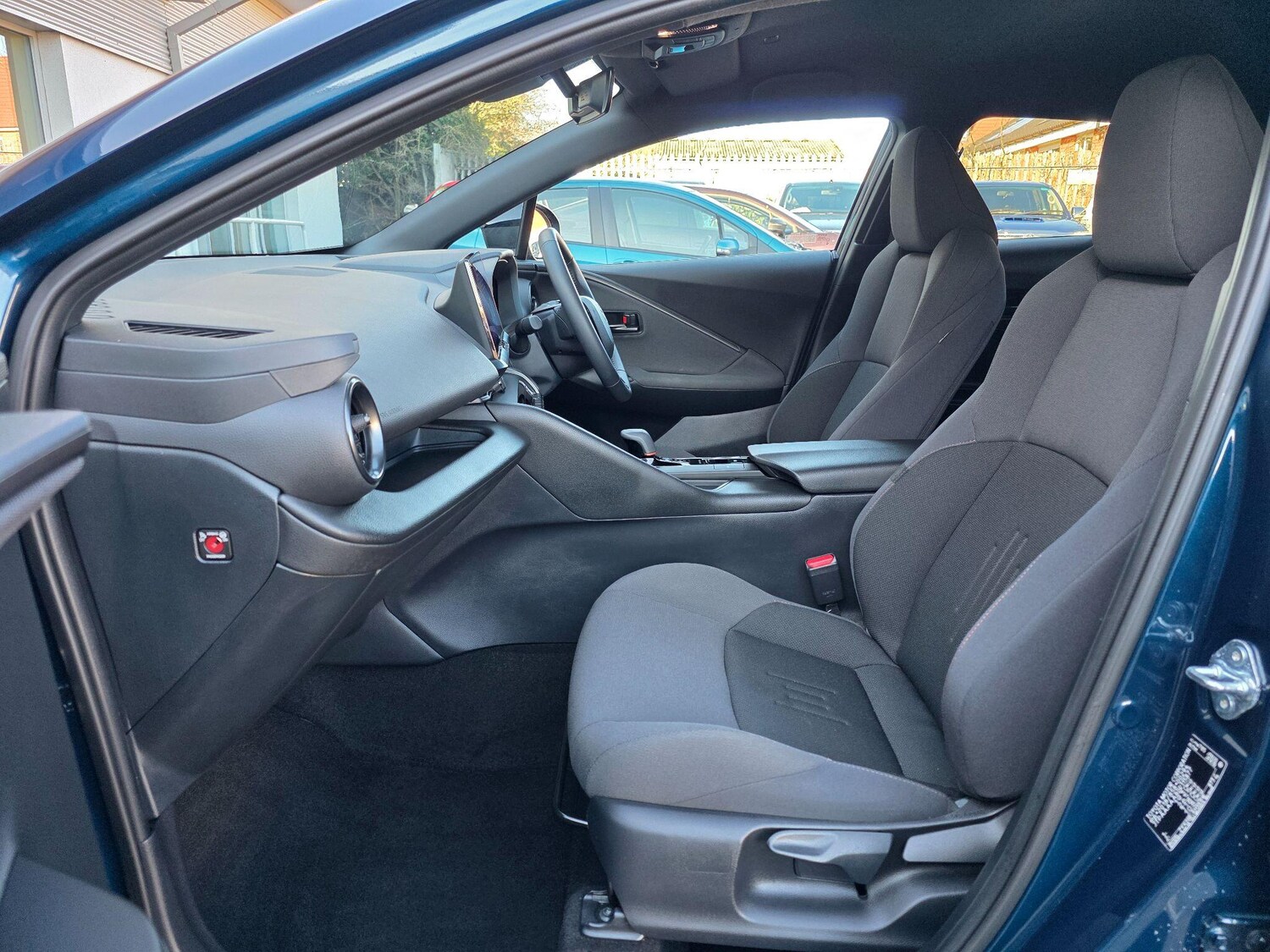 Used Toyota C-HR 2025 for sale - 77612599: Photo 12