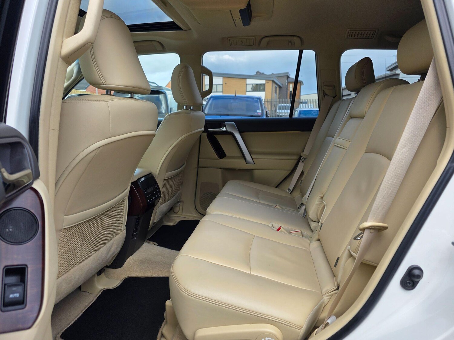 Used Toyota Land Cruiser 2017 for sale - 78127302: Photo 14