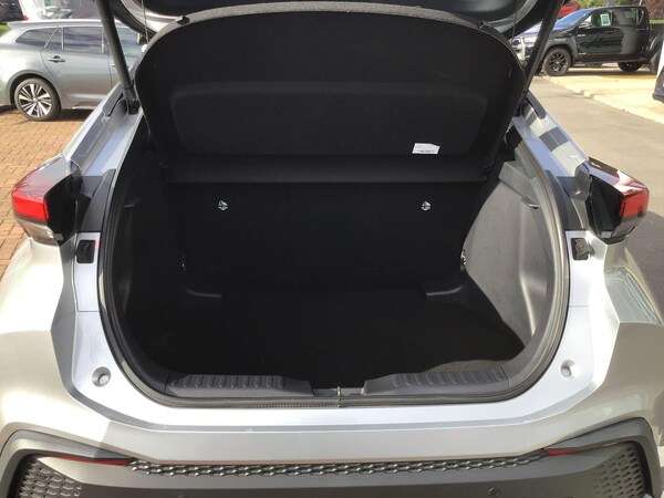 Used Toyota C-HR 2024 for sale - 76109100: Photo 15