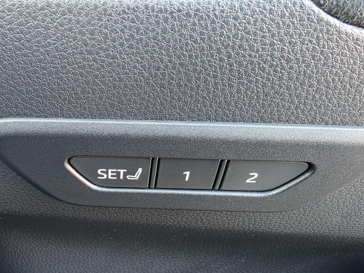 Used Toyota C-HR 2024 for sale - 78127303: Photo 25