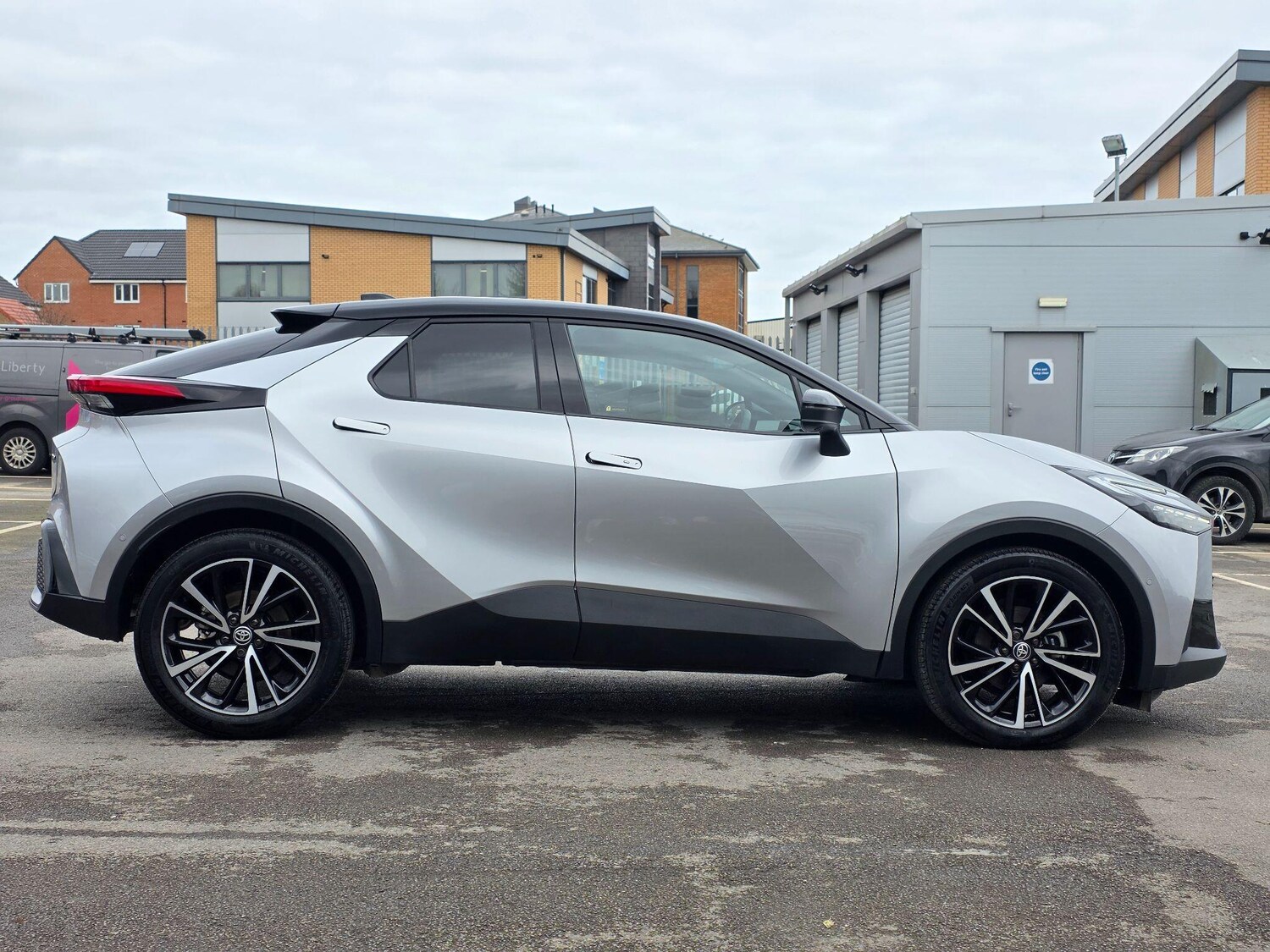 Used Toyota C-HR 2025 for sale - 77710429: Photo 18