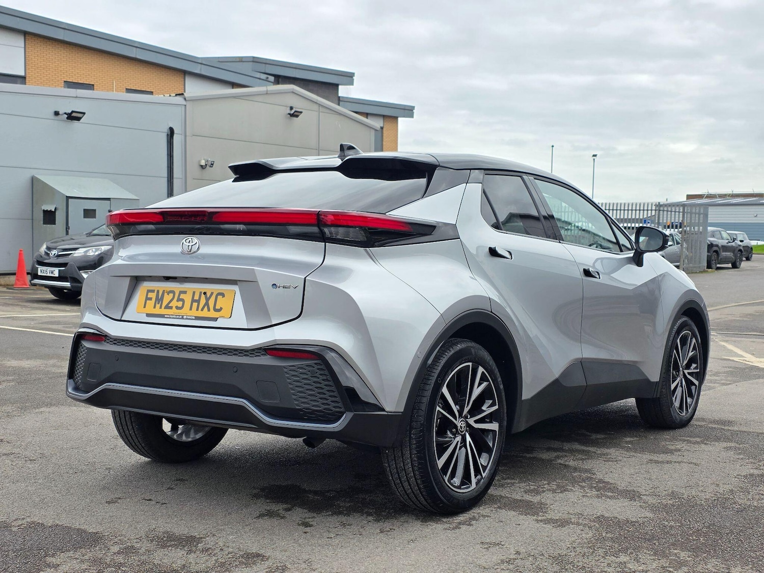 Used Toyota C-HR 2025 for sale - 77710429: Photo 2