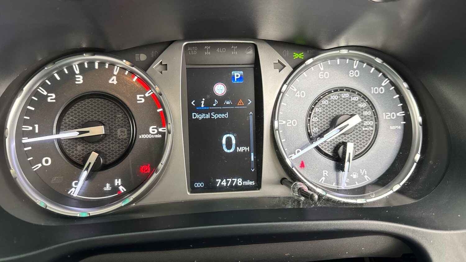 Used Toyota Hilux 2022 for sale - 77537444: Photo 11