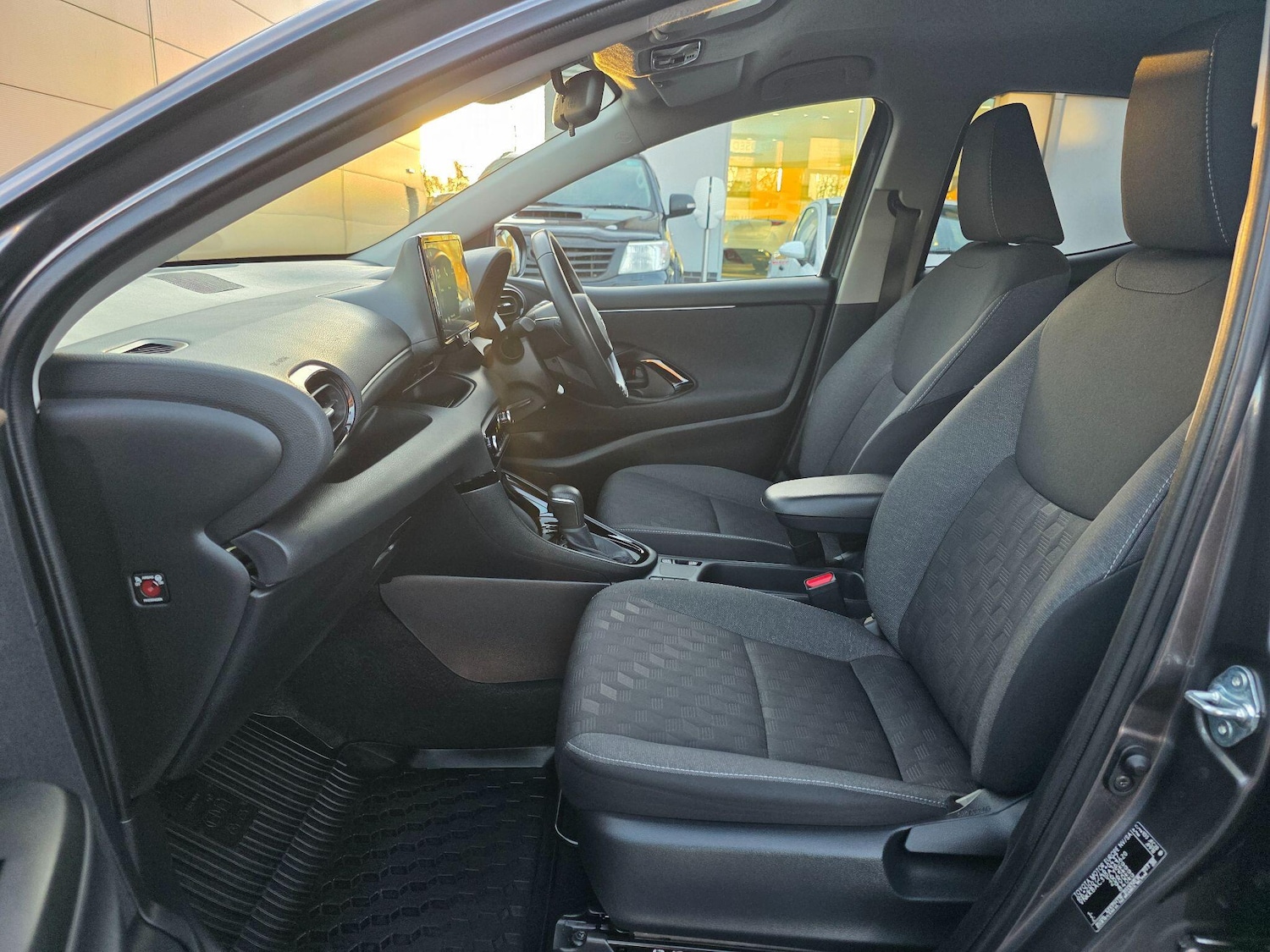 Used Toyota Yaris 2024 for sale - 77376329: Photo 12