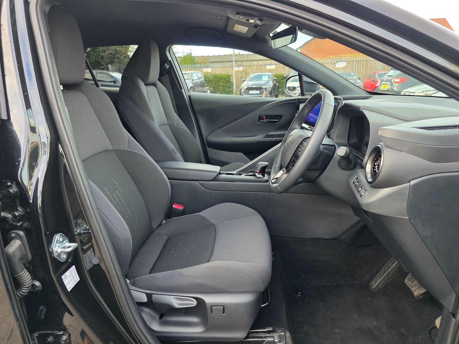 Used Toyota C-HR 2025 for sale - 77978401: Photo 13