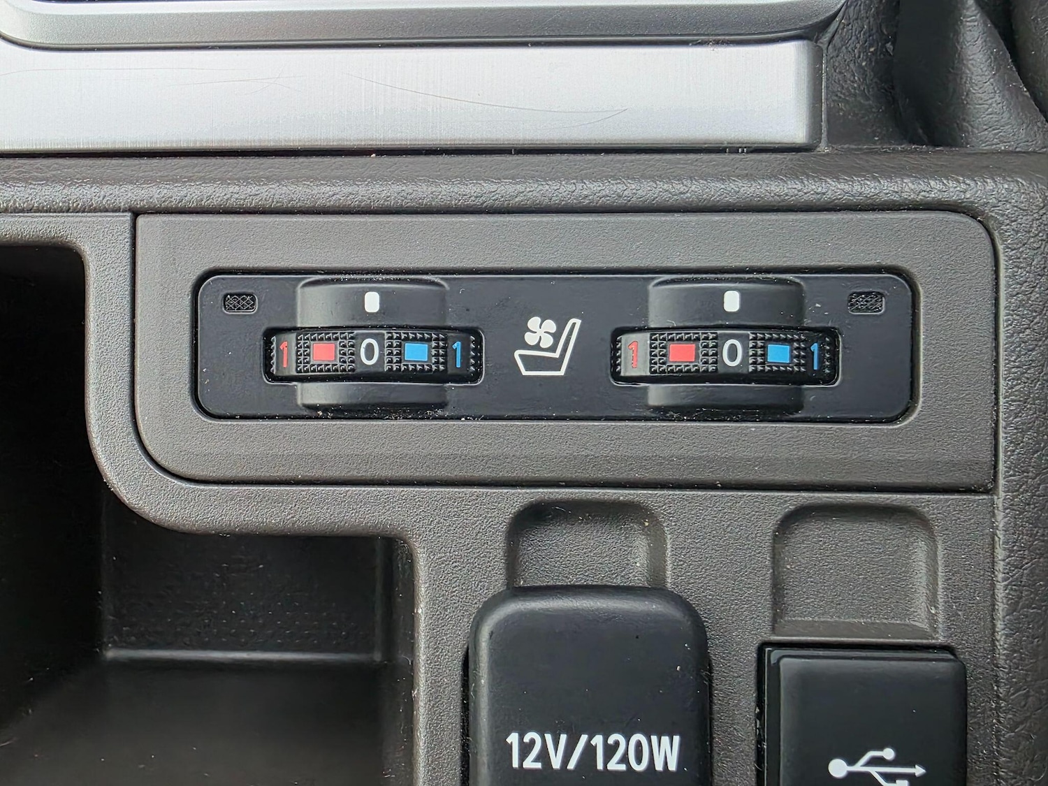 Used Toyota Land Cruiser 2023 for sale - 76433038: Photo 27