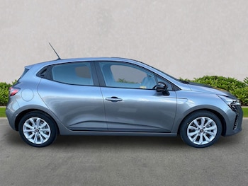 Used Renault Clio 2025 for sale - 76605578: Photo