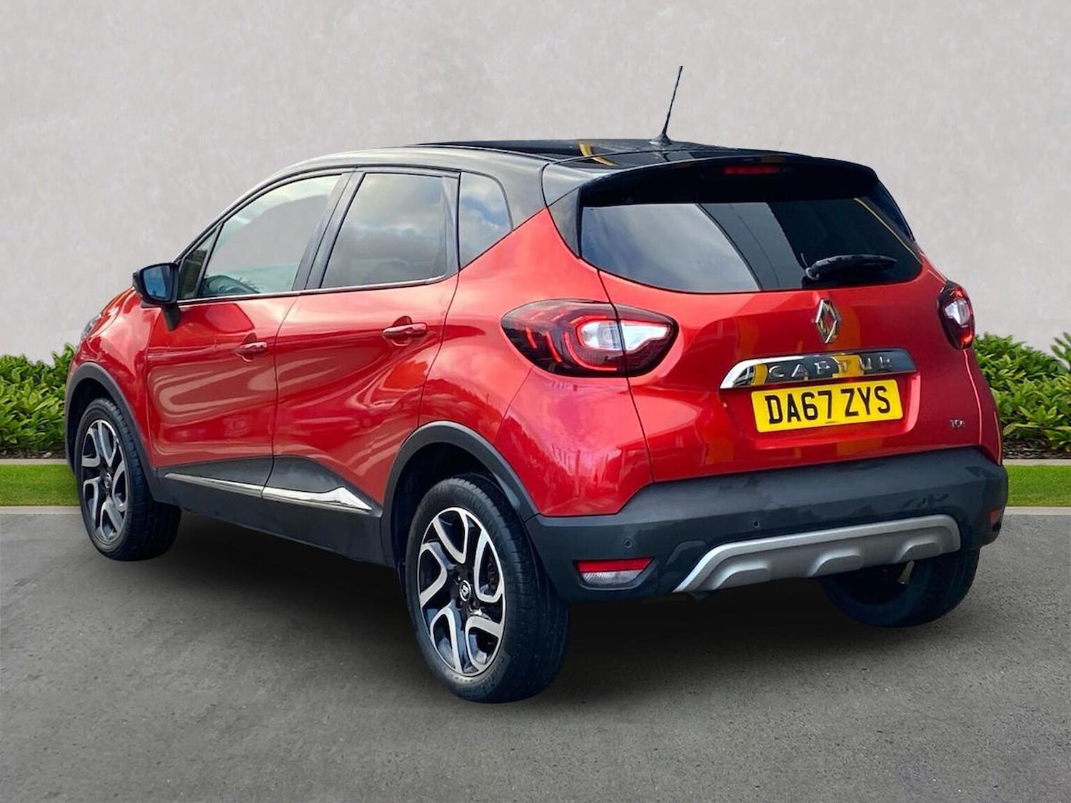 Used Renault Captur 2018 for sale - 76340641: Photo 2