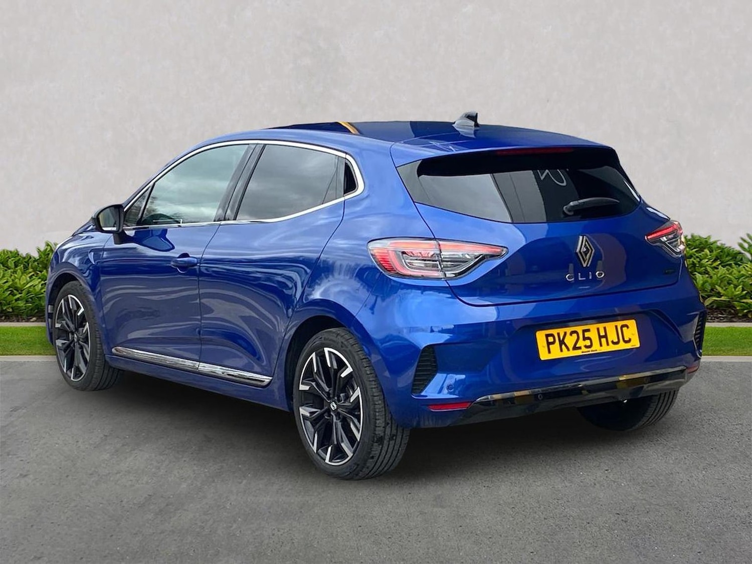 Used Renault Clio 2025 for sale - 78121873: Photo 2