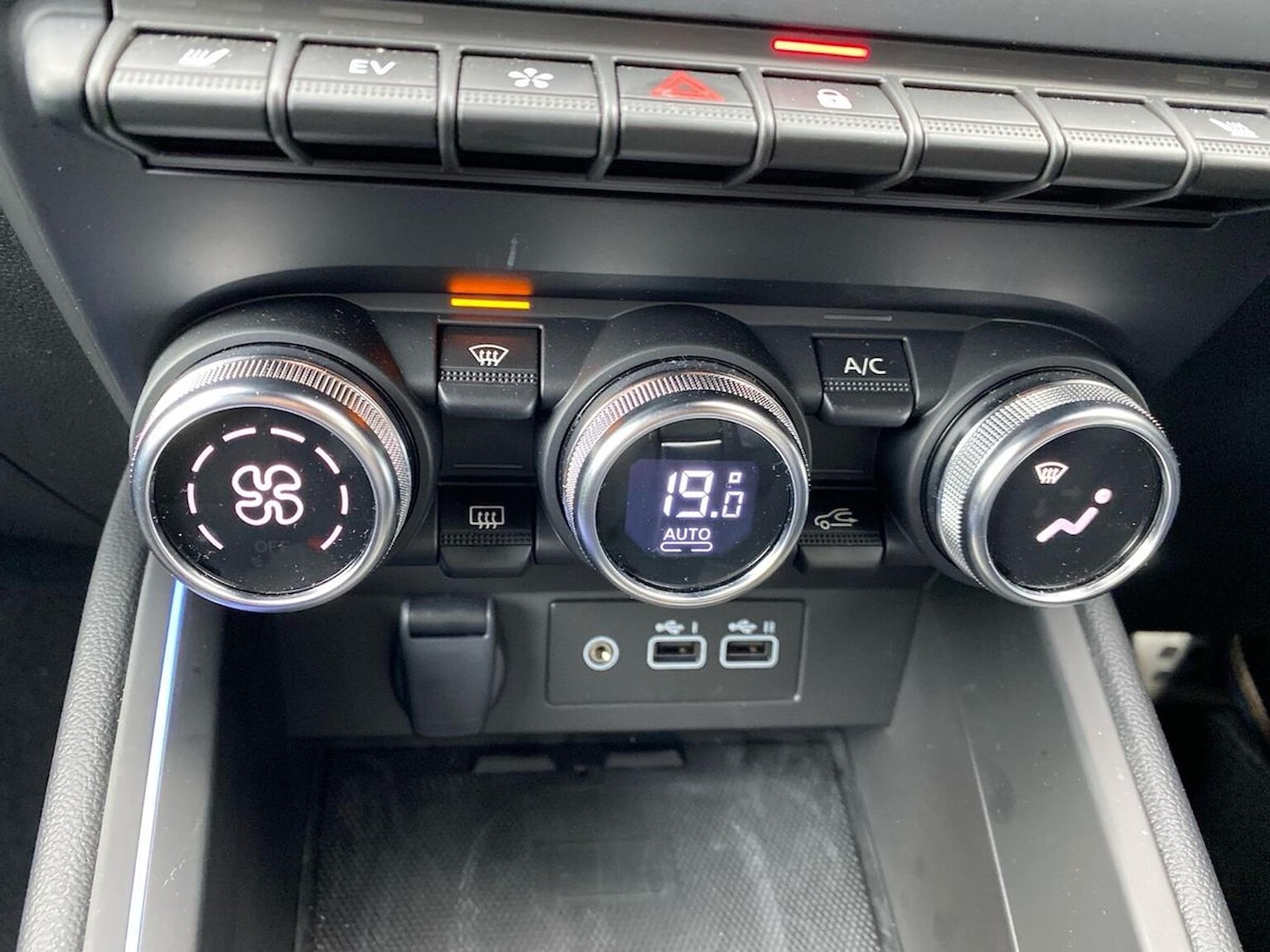 Used Renault Clio 2025 for sale - 76531427: Photo 12