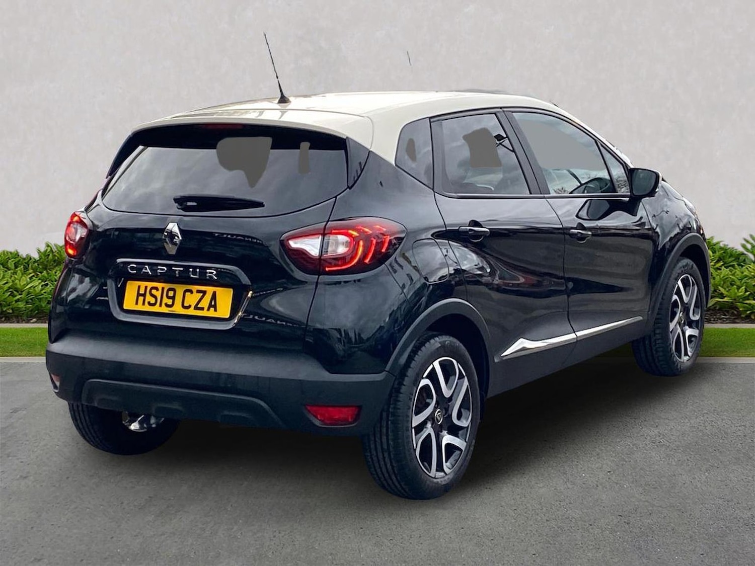 Used Renault Captur 2019 for sale - 76347030: Photo 2