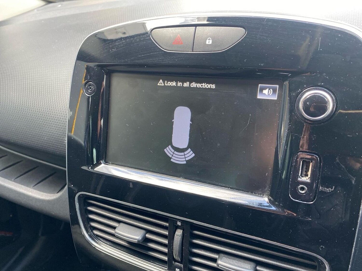 Used Renault Clio 2019 for sale - 78211130: Photo 25