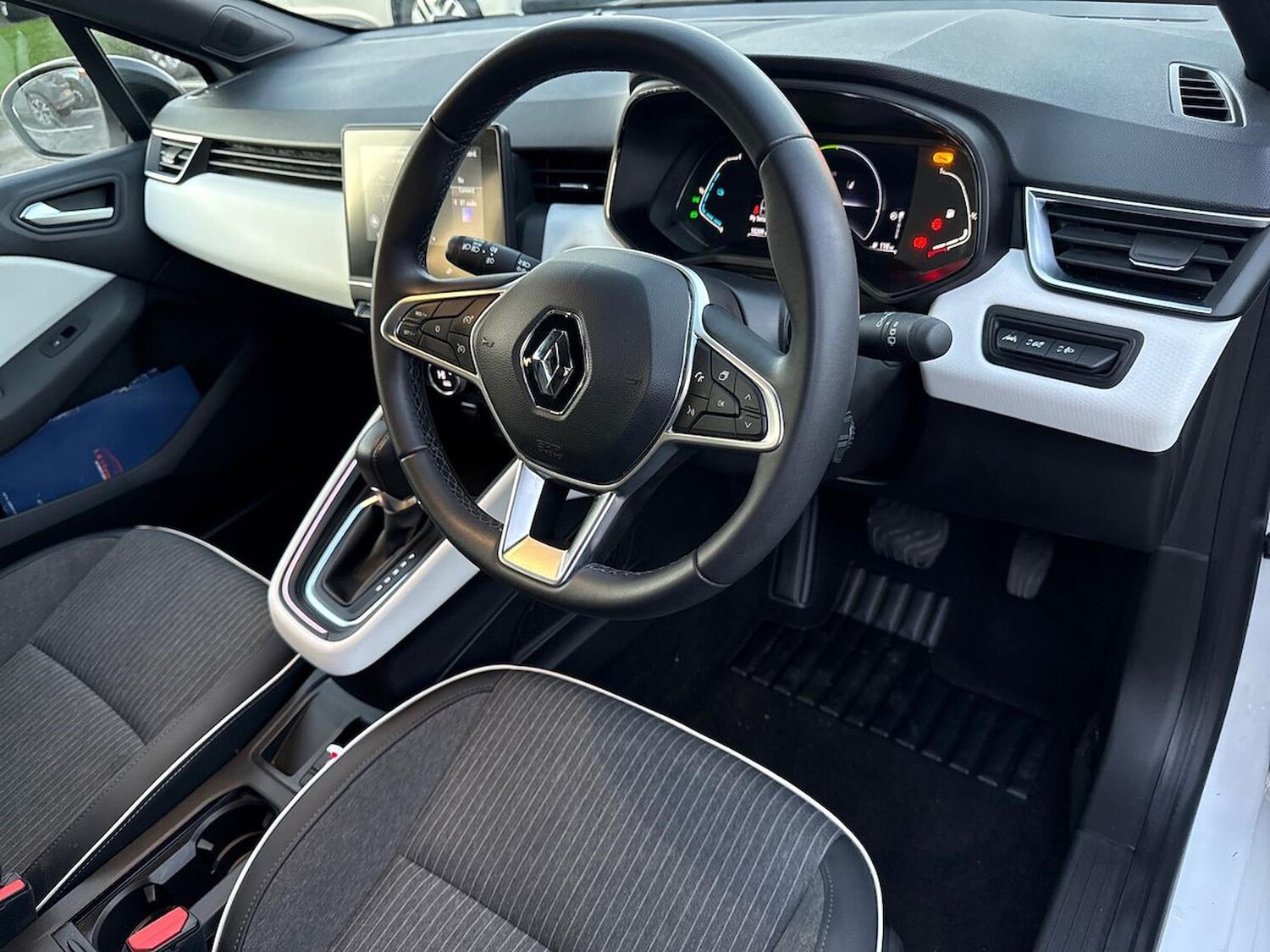 Used Renault Clio 2022 for sale - 76627969: Photo 15