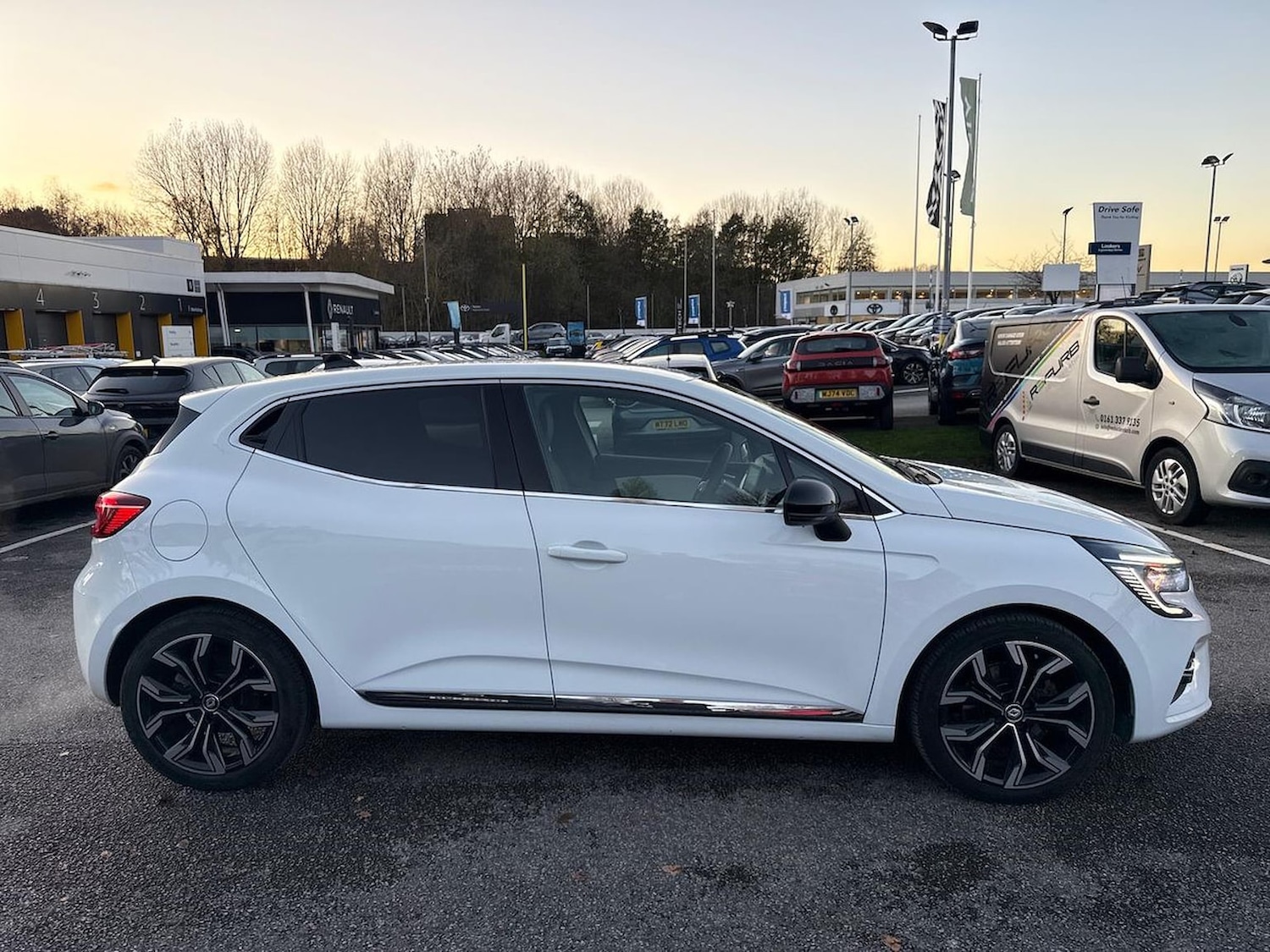 Used Renault Clio 2022 for sale - 76627969: Photo 3