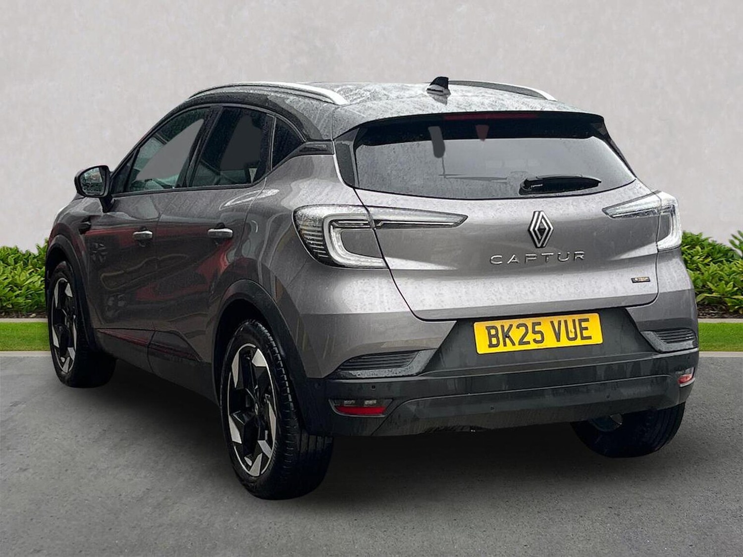 Used Renault Captur 2025 for sale - 76969929: Photo 2