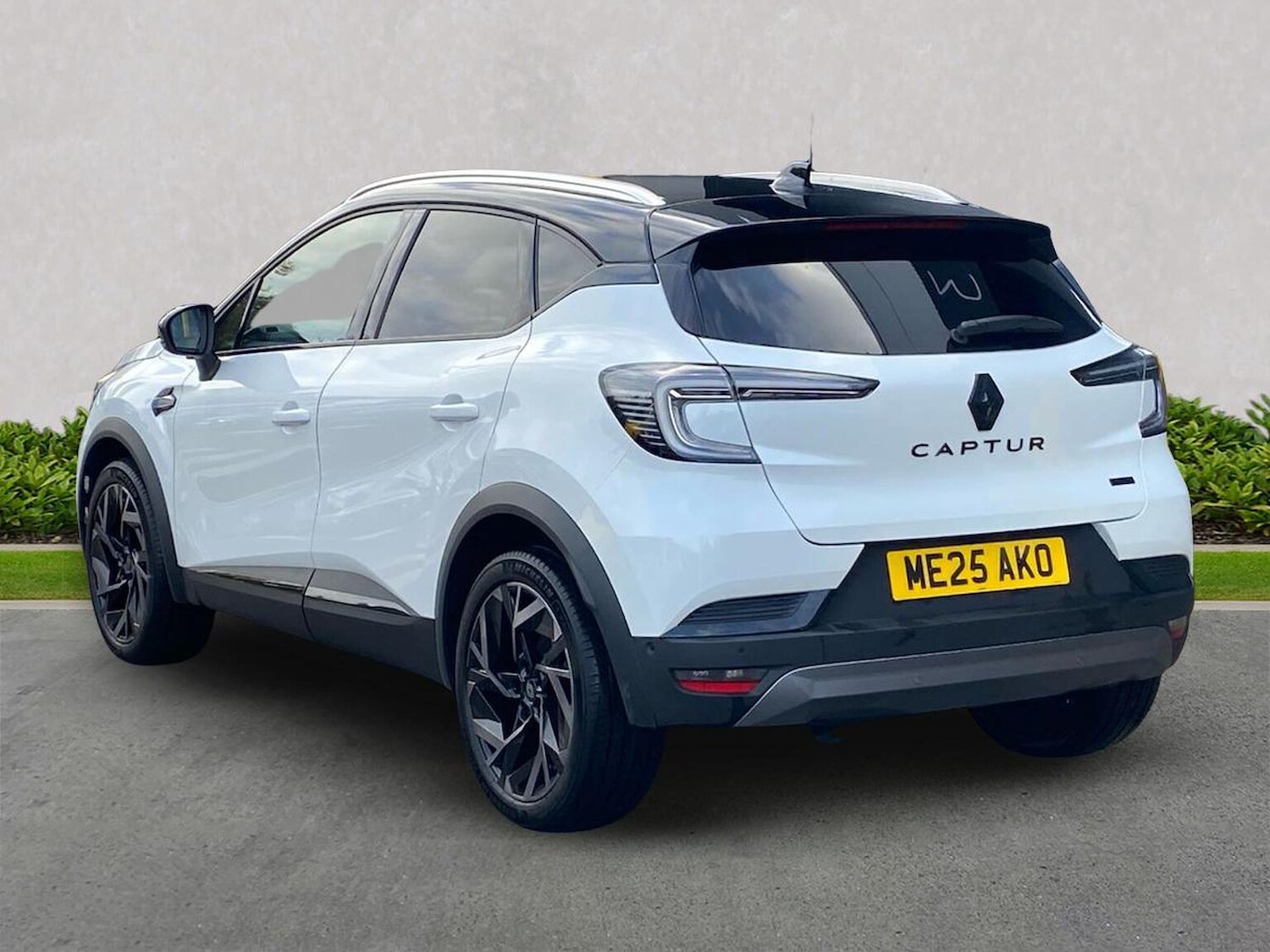 Used Renault Captur 2025 for sale - 76402446: Photo 2