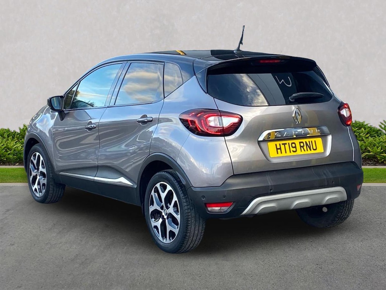 Used Renault Captur 2019 for sale - 76347055: Photo 2