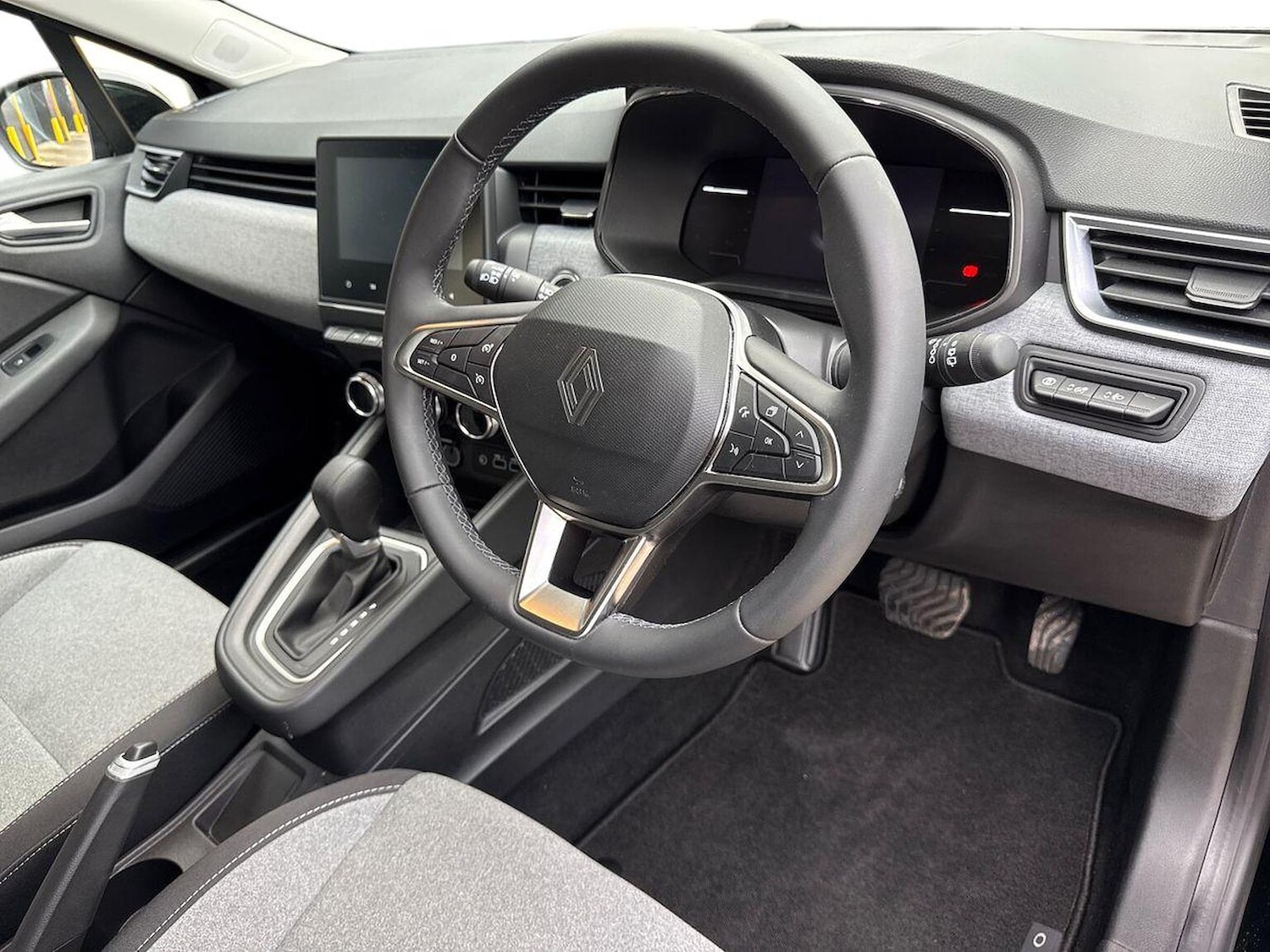 Used Renault Clio 2025 for sale - 77024215: Photo 17