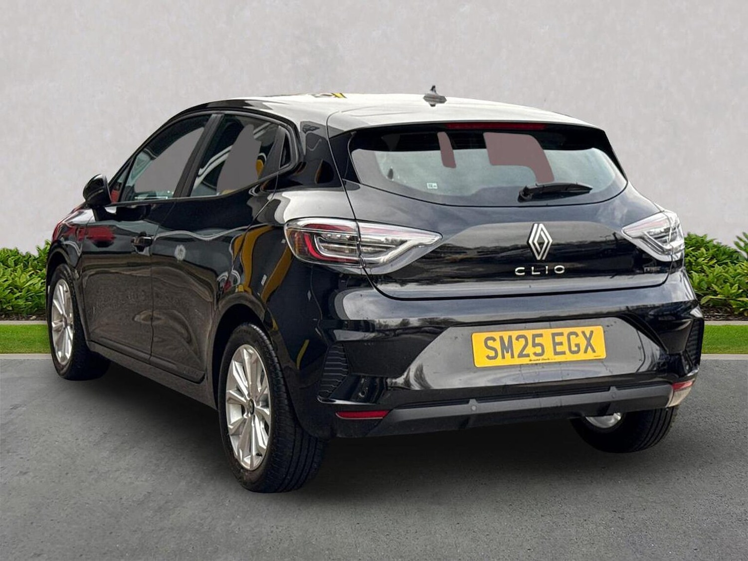 Used Renault Clio 2025 for sale - 77024215: Photo 2