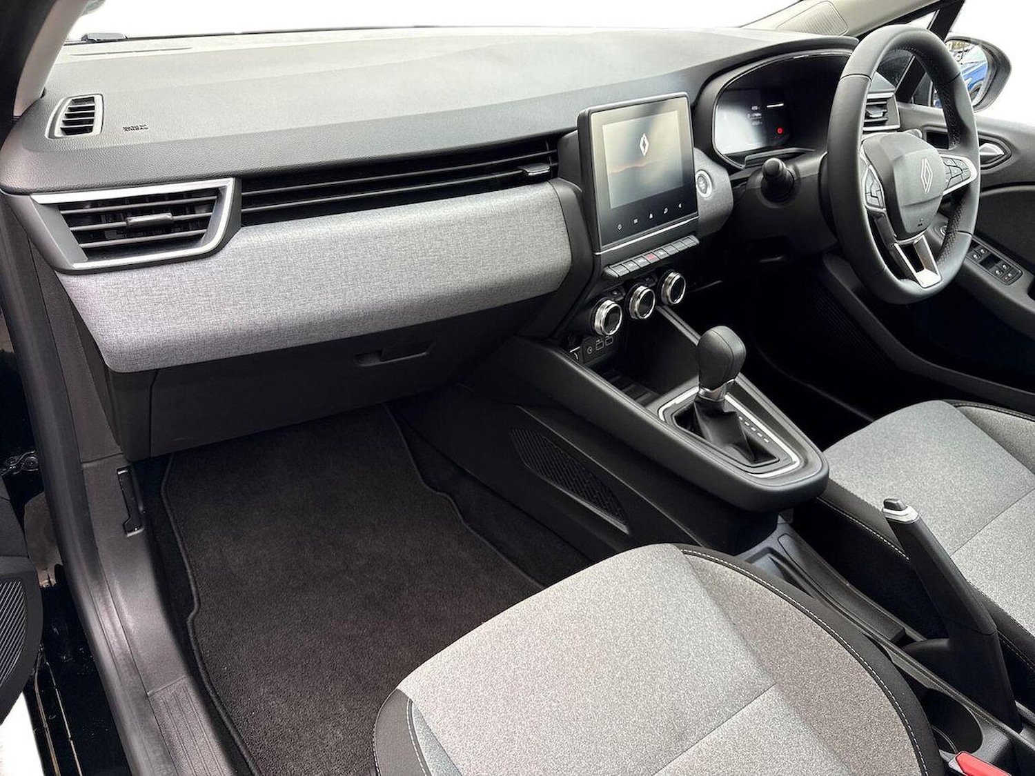 Used Renault Clio 2025 for sale - 77024215: Photo 9