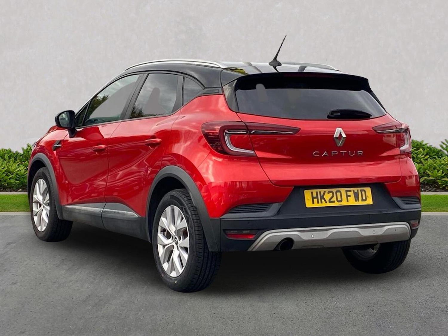 Used Renault Captur 2020 for sale - 76478175: Photo 2
