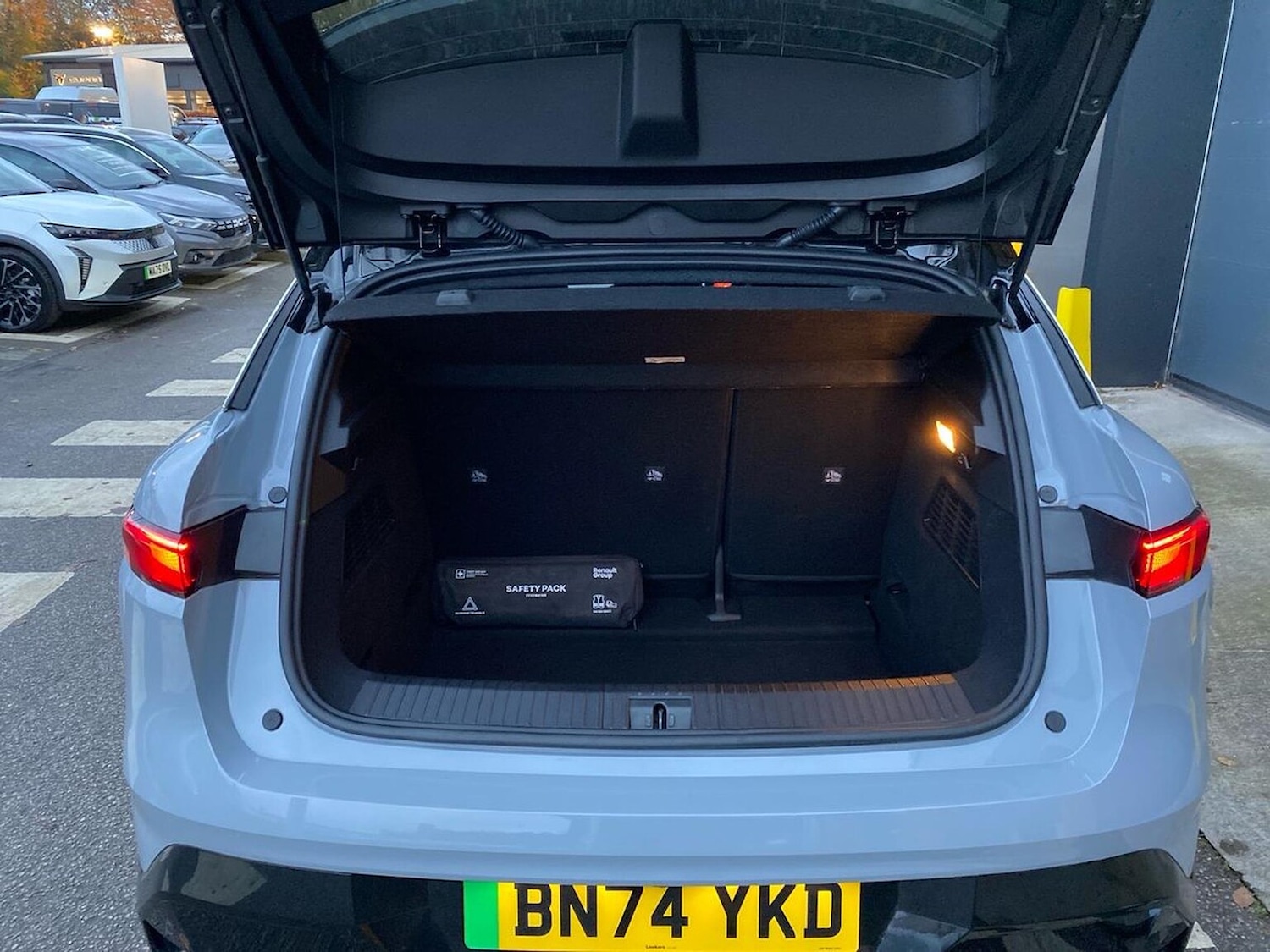 Used Renault Megane E Tech 2024 for sale - 76510734: Photo 17