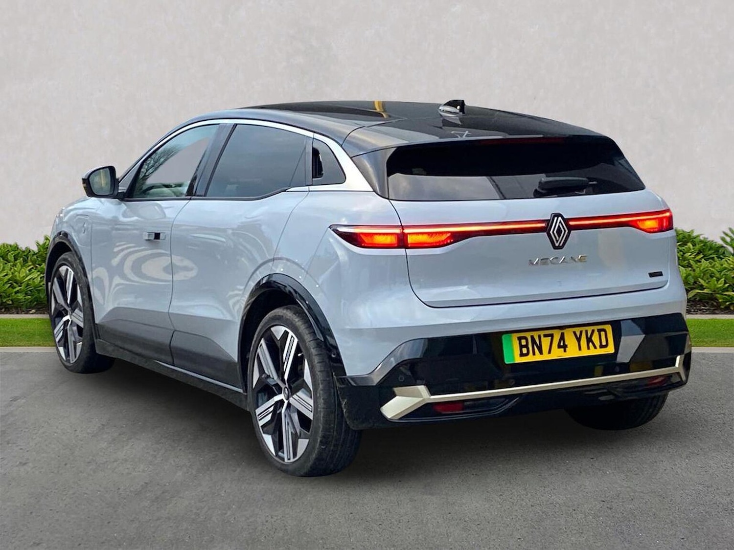 Used Renault Megane E Tech 2024 for sale - 76510734: Photo 2