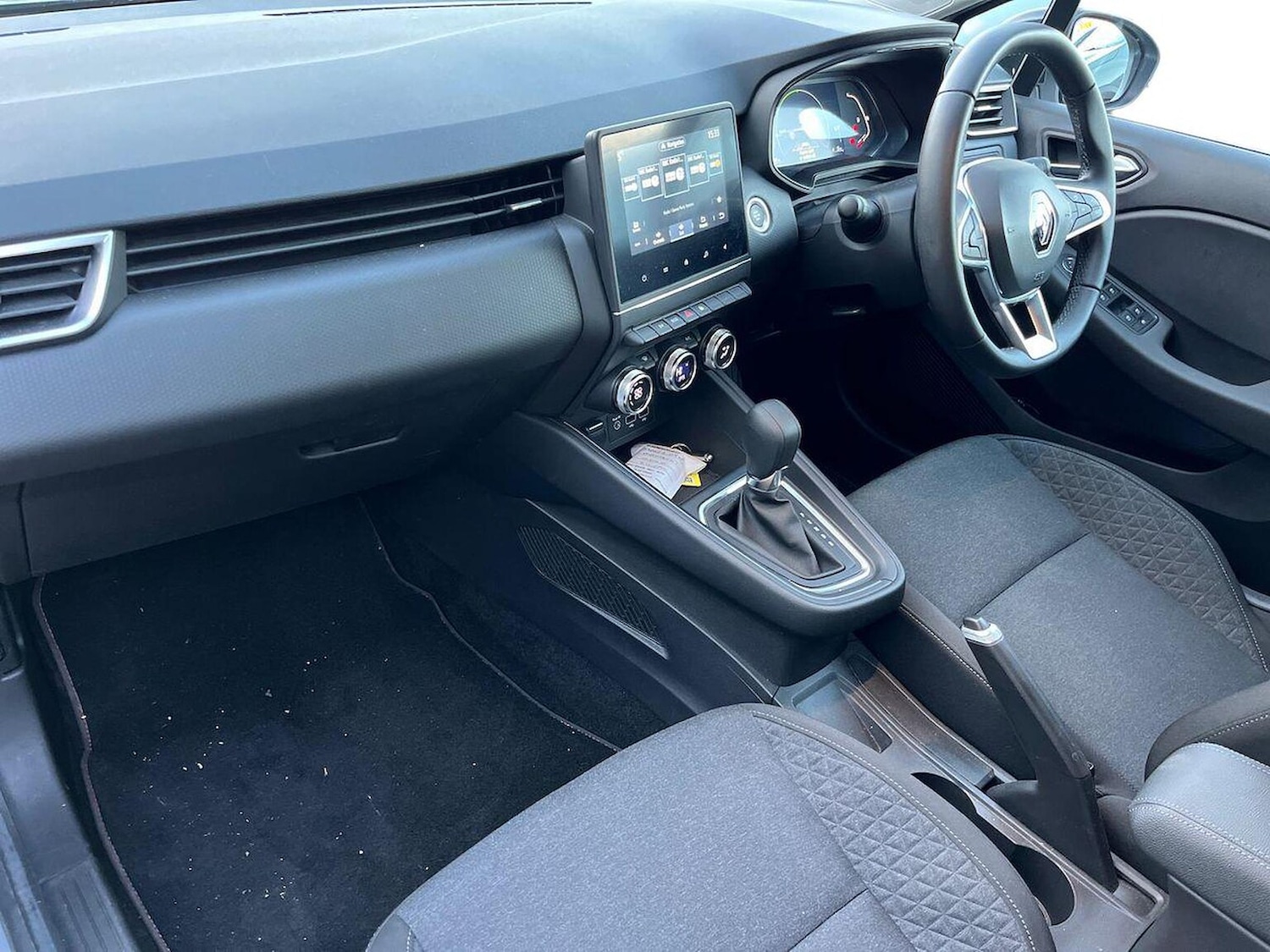 Used Renault Clio 2023 for sale - 76605575: Photo 7