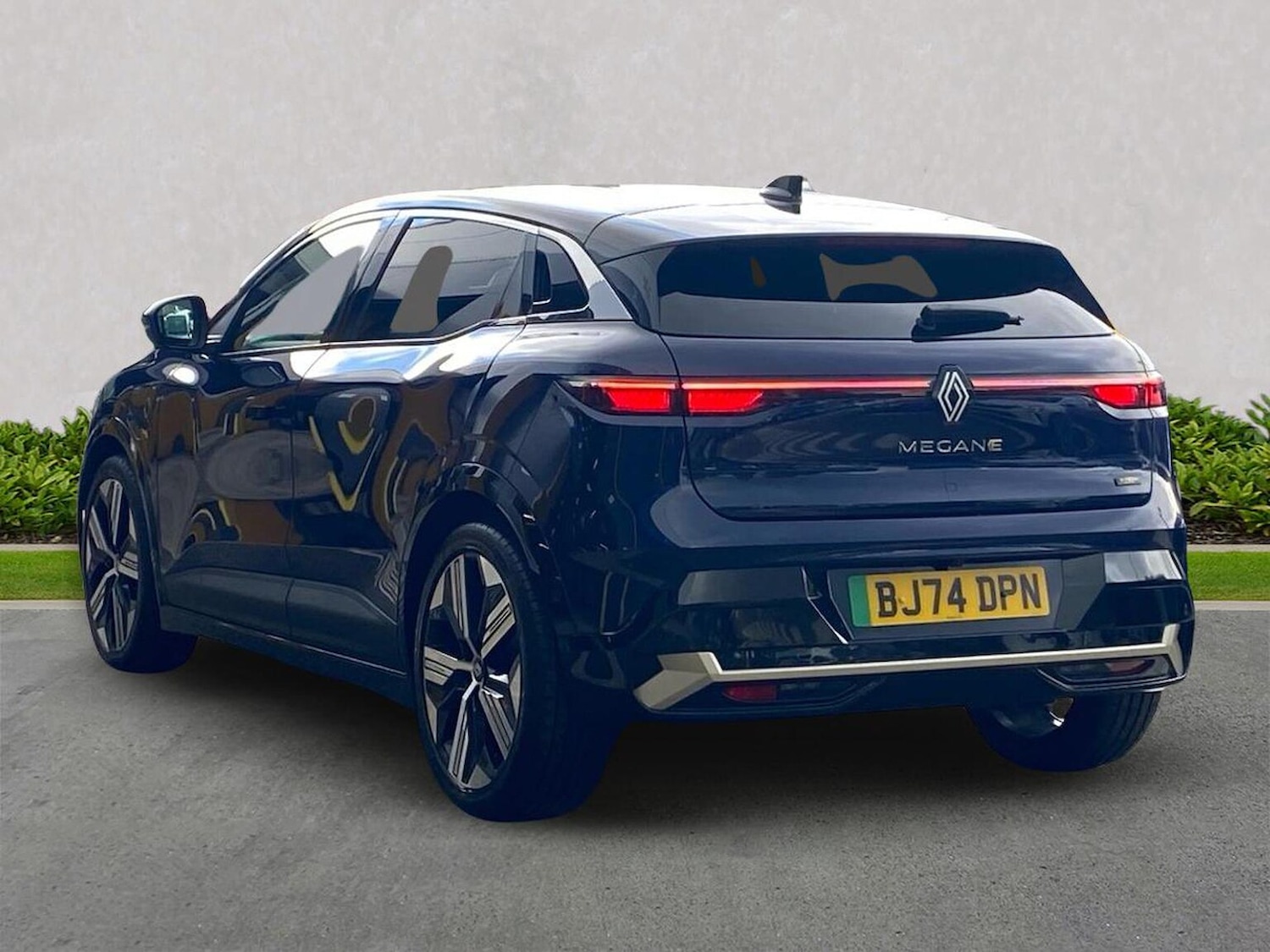 Used Renault Megane E Tech 2024 for sale - 76554236: Photo 2