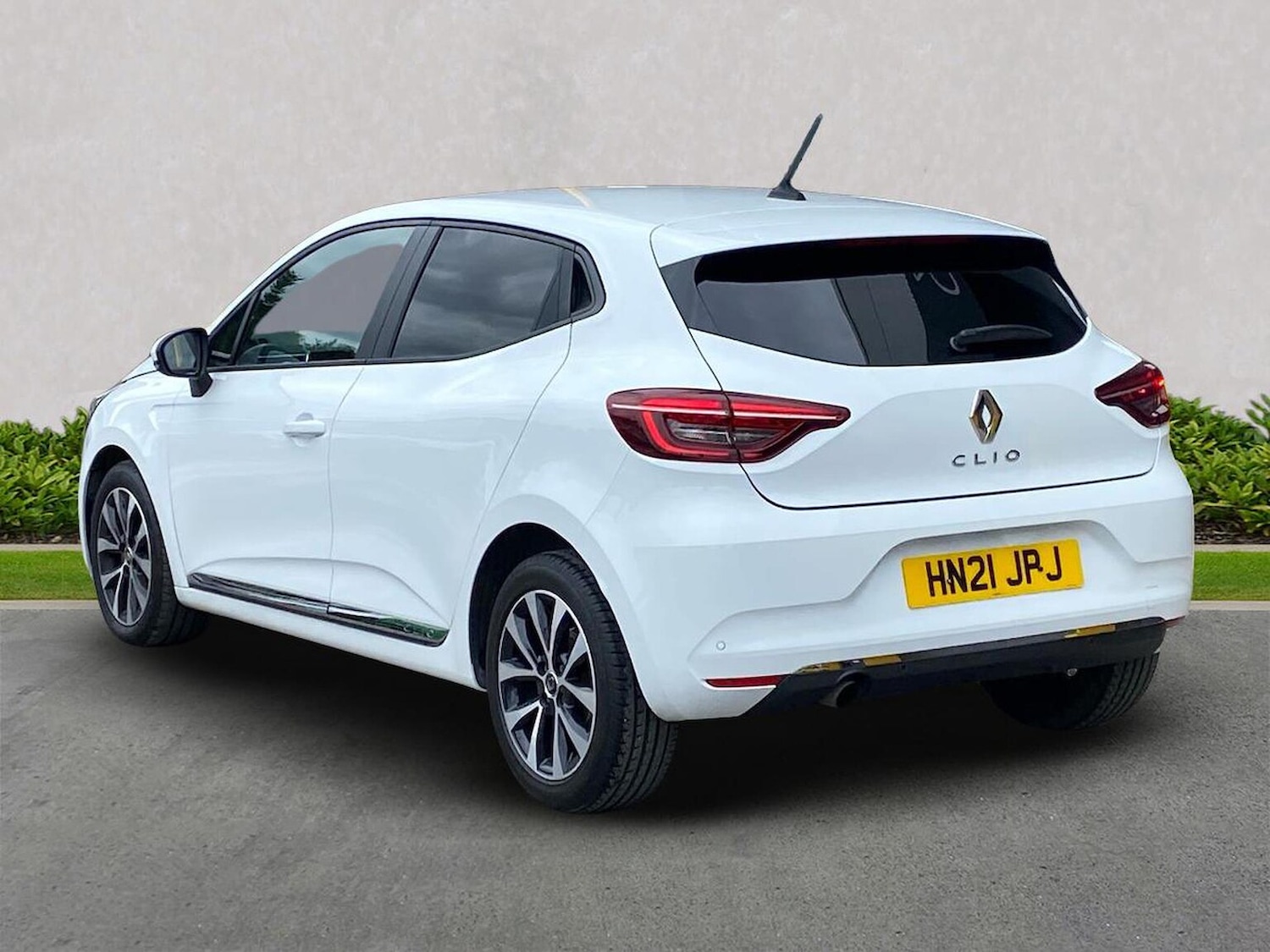 Used Renault Clio 2021 for sale - 76316691: Photo 2