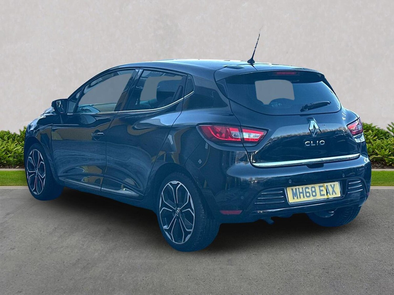 Used Renault Clio 2019 for sale - 77096975: Photo 2