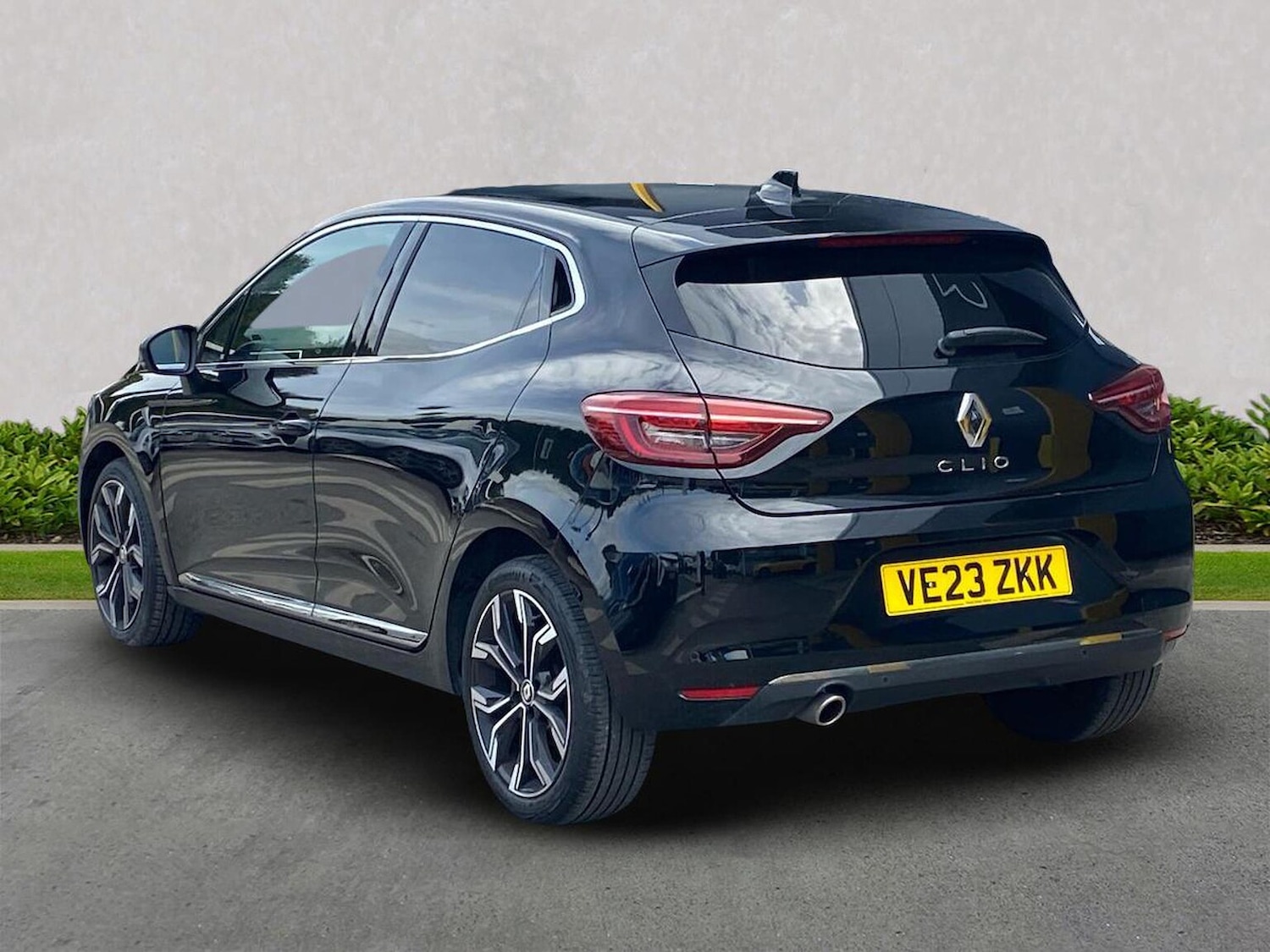 Used Renault Clio 2023 for sale - 76681745: Photo 2