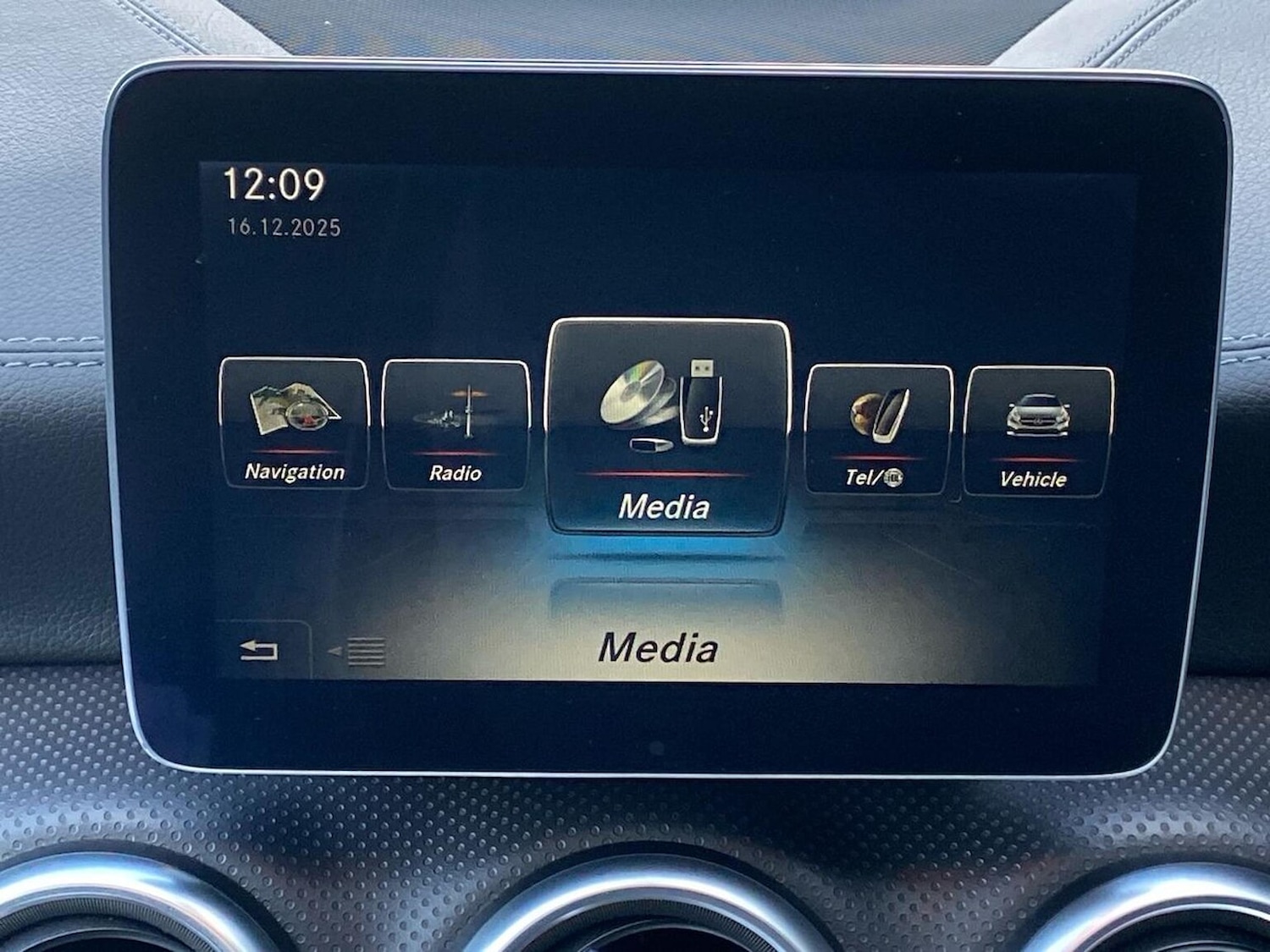 Used Mercedes-Benz A-Class 2016 for sale - 76958735: Photo 11